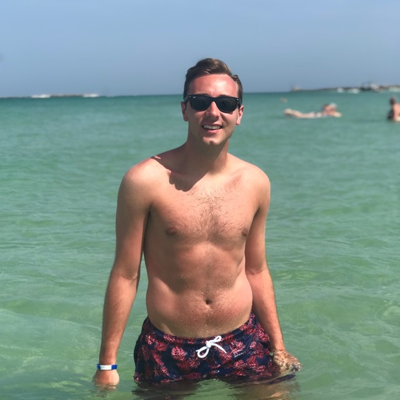 Meet your Posher, Devin - Picture 3 of 5